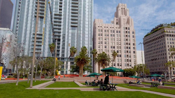 Grandes edificios de oficinas en Los Angeles Downtown - LOS ANGELES, USA - 1 DE ABRIL DE 2019 — Foto de Stock