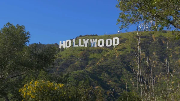 Hollywood-uithangbord in de heuvels van Hollywood - CALIFORNIA, USA - 18 maart 2019 — Stockfoto