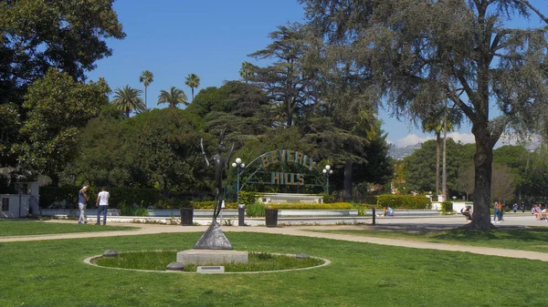 Beverly Gardens Park w Beverly Hills - CALIFORNIA, USA - 18 marca 2019 — Zdjęcie stockowe