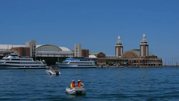 O cais da Marinha de Chicago é um marco popular no Lago Michigan - CHICAGO, ESTADOS UNIDOS - JUNHO 11, 2019 — Fotografia de Stock