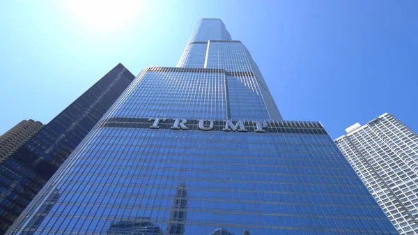 Trump Tower and Hotel à Chicago - CHICAGO. ÉTATS-UNIS - 11 JUIN 2019 — Photo