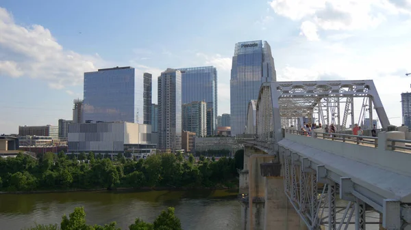 Panorama Nashvillu - pohled z řeky Cumberland - NASHVILLE, SPOJENÉ STÁTY - 17. června 2019 — Stock fotografie