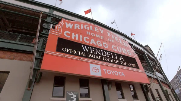 Wrigley Field, Chicago Cubs 'ın vatanı Chicago, Birleşik Devletler - 12 Haziran 2019 — Stok fotoğraf