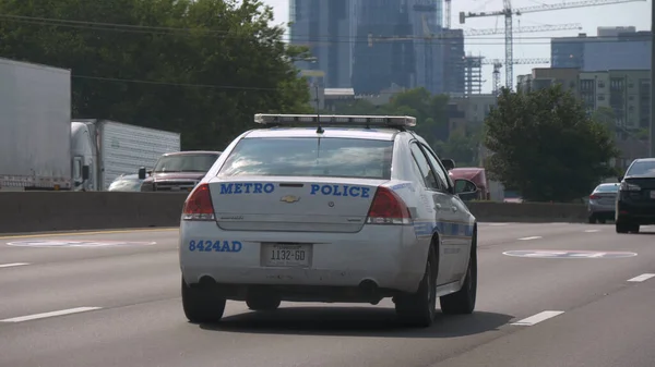Nashville Metro Policyjny samochód na autostradzie - NASHVILLE, Stany Zjednoczone - 17 czerwca 2019 — Zdjęcie stockowe