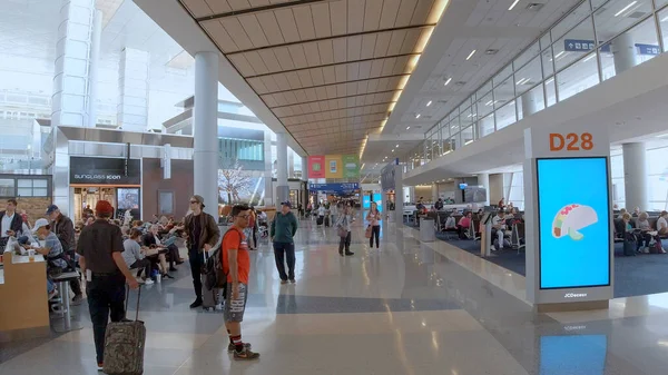 Portas de Partida no Aeroporto de Dallas Fort Worth - DALLAS, ESTADOS UNIDOS - JUNHO 20, 2019 — Fotografia de Stock