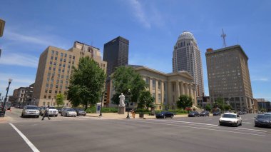 Louisville şehir merkezindeki tipik sokak köşesi - LOUISVILLE, Birleşik Devletler - 14 Haziran 2019