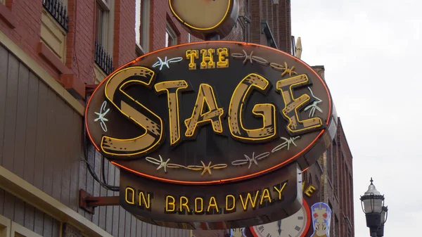 El escenario en Broadway en Nashville - NASHVILLE, ESTADOS UNIDOS - 17 DE JUNIO DE 2019 — Foto de Stock