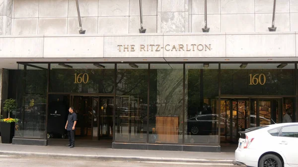 Ritz Carlton Hotel Chicagossa - CHICAGO, YHDISTYNYT STATES - kesäkuu 11, 2019 — kuvapankkivalokuva