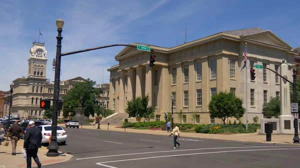 Louisville Metro Hall Court House - LOUISVILLE, Vereinigte Staaten - 14. Juni 2019 — Stockfoto
