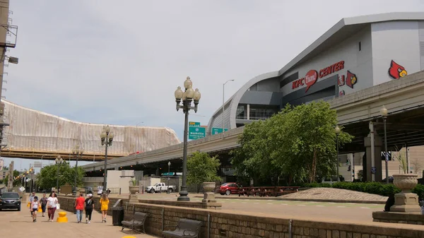 KFC Yum Center v Louisville Kentucky - LOUISVILLE, SPOJENÉ STÁTY - 14. června 2019 — Stock fotografie