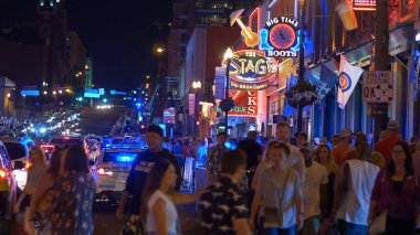 Nashville Broadway 'de görevli polis arabası - NASHVILLE, Birleşik Devletler - 17 Haziran 2019
