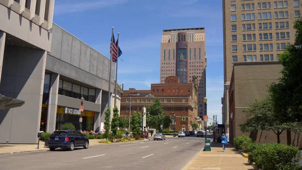 Typisk gatuvy i Louisville - LOUISVILLE, FÖRENADE STATERNA - 14 juni 2019 — Stockfoto