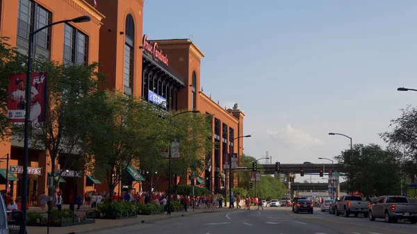 Bekende bezienswaardigheid in St. Louis - Bush stadion voor de Kardinalen - ST. LOUIS, VERENIGDE STATEN - JUNI 19, 2019 — Stockfoto