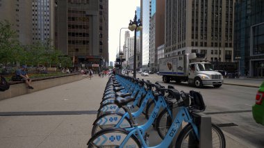 Chicago sokaklarında kiralık bisikletler. Chicago 'da. Birleşik Devletler - 11 Haziran 2019