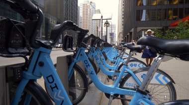 Chicago sokaklarında kiralık bisikletler. Chicago 'da. Birleşik Devletler - 11 Haziran 2019