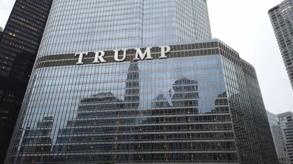 Trump Tower Hotel v Chicagu - CHICAGO, SPOJENÉ STÁTY - 12. června 2019 — Stock fotografie