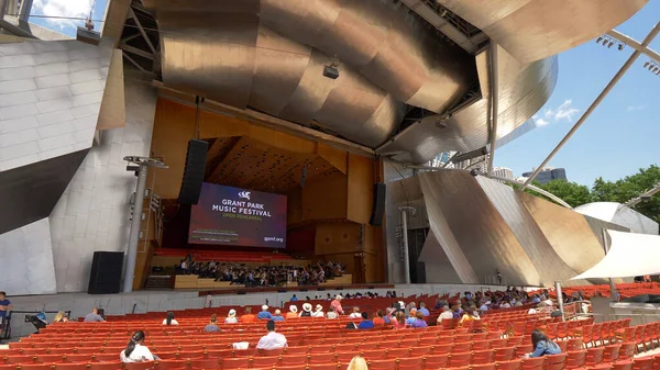 Jay Pritzker Concert Pavilion en Millennium Park en Chicago - CHICAGO. ESTADOS UNIDOS - 11 DE JUNIO DE 2019 — Foto de Stock
