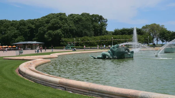 Híres Buckingham szökőkút a Chicago Grant Parkban - CHICAGO, EGYESÜLT ÁLLAMOK - 2019. június 11. — Stock Fotó