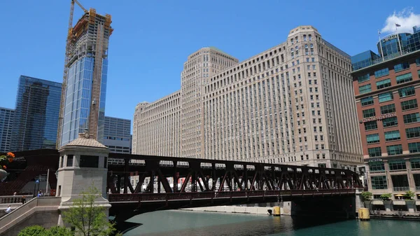 Most přes Chicago River - CHICAGO, SPOJENÉ STÁTY - 11. června 2019 — Stock fotografie
