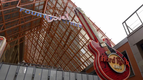 Louisville 'deki Hard Rock Cafe, 14 Haziran 2019' da LOUISVILLE, Birleşik Devletler 'de yaşıyor. — Stok fotoğraf