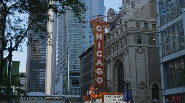 국립 거리 의전 형 발라반 극장 과 카츠 극장에 있는 유명 한 시카고 극장 - CHICAGO, UNITED STATES - JUNE 11, 2019 — 스톡 사진