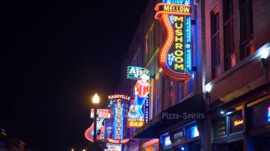 Nashville Broadway 'deki neon tabelalar - NASHVILLE, Birleşik Devletler - 17 Haziran 2019