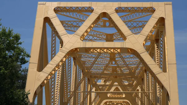 George Rogers Clark Memorial Bridge over Ohio River - LOUISVILLE, ESTADOS UNIDOS - JUNHO 14, 2019 — Fotografia de Stock