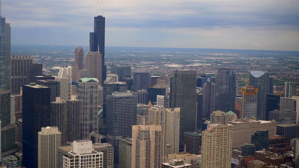 Chicagowskie drapacze chmur z góry - widok z powietrza na miasto - CHICAGO. ZJEDNOCZONE PAŃSTWA - 11 czerwca 2019 r. — Zdjęcie stockowe