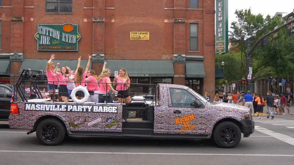 Girls celebrating on a Party Bus in Nashville - NASHVILLE, UNITED STATES - JUNE 17, 2019 — Stock Photo, Image