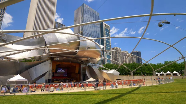 Jay Pritzker Pavilion at Chicago Millennium Park - CHICAGO. UNITED STATES - JUNE 11, 2019 — Stock Photo, Image