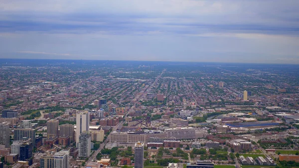 Chicago van boven - verbazingwekkend uitzicht vanuit de lucht - CHICAGO. VERENIGDE STATEN - 11 juni 2019 — Stockfoto