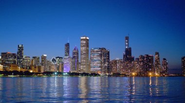 Harika bir Chicago Skyline gecesi, Chicago. Birleşik Devletler - 11 Haziran 2019