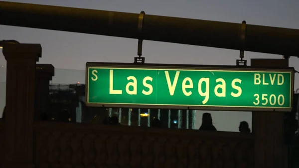 Segnale stradale Las Vegas Boulevard di notte — Foto Stock