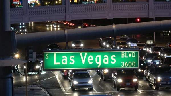 Straatbord Las Vegas Boulevard 's nachts — Stockfoto