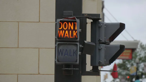 Spaziergang - Dont Walk alte Ampeln in Tulsa Downtown — Stockfoto