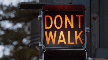 Yürü - Tulsa 'da eski trafik ışıklarında yürüme