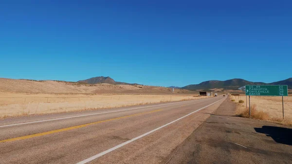 Hermosa carretera rural en Utah — Foto de Stock