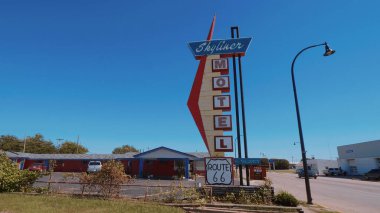 Route 66 'daki Skyliner Moteli.