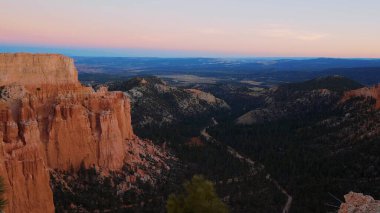 Utah 'taki Bryce Canyon Ulusal Parkı' na geniş açılı muhteşem bir bakış açısı.