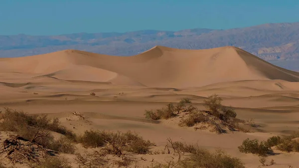 Dunas de arena en el Parque Nacional del Valle de la Muerte - Mesquite Flat Sand Dunes —  Fotos de Stock