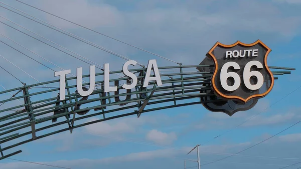 Oklahoma 'daki tarihi 66. yolda Tulsa Kapısı — Stok fotoğraf