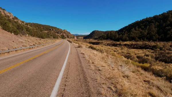 Сценический маршрут в Юте, ведущий к знаменитому каньону Брайс — стоковое фото