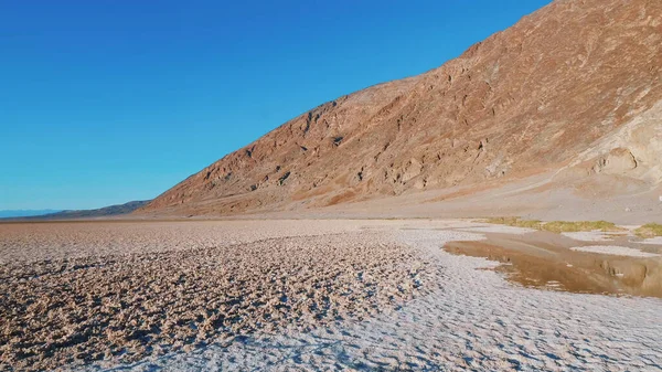 Piękne krajobrazy w Parku Narodowym Dolina Śmierci Kalifornia - Badwater Salt Lake — Zdjęcie stockowe