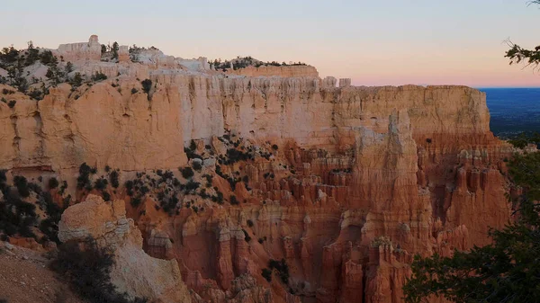 絵の完璧な風景とユタ州のブライスキャニオンの風景 — ストック写真