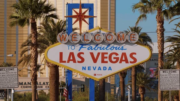 Bienvenido a Fabuloso signo de Las Vegas — Foto de Stock