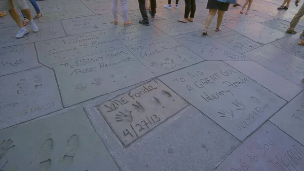 The footprints and Handprints on the floor of Chinese Theater in Hollywood - LOS ANGELES, CALIFORNIA - APRIL 21, 2017 - travel photography — Stock Photo, Image