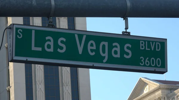 Las Vegas strip sign on Las Vegas Boulevard - LAS VEGAS-NEVADA, OCTOBER 11, 2017 — Stock Photo, Image