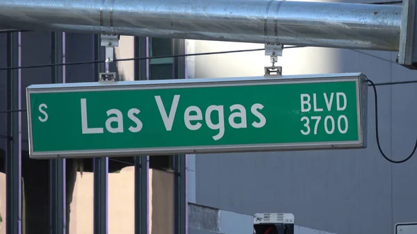 Las Vegas Boulevard straatnaambord op de strip - LAS VEGAS-NEVADA, OKTOBER 11, 2017 — Stockfoto