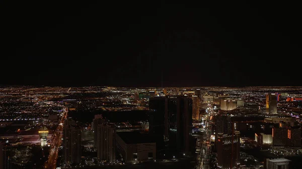 Vue grand angle sur la ville de Las Vegas de nuit - LAS VEGAS-NEVADA, 11 OCTOBRE 2017 — Photo