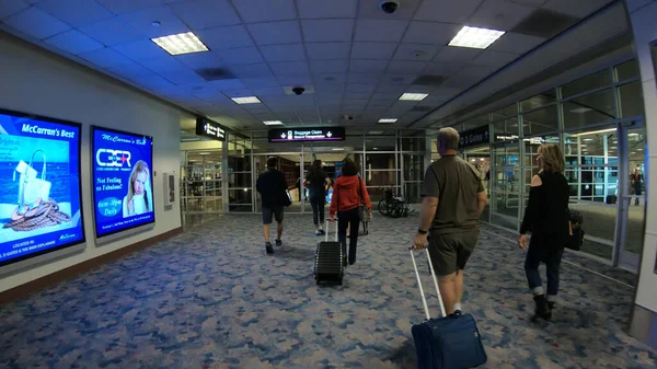 Afirmação de bagagem em um aeroporto - McCarran International Las Vegas - LAS VEGAS-NEVADA, OUTUBRO 11, 2017 — Fotografia de Stock